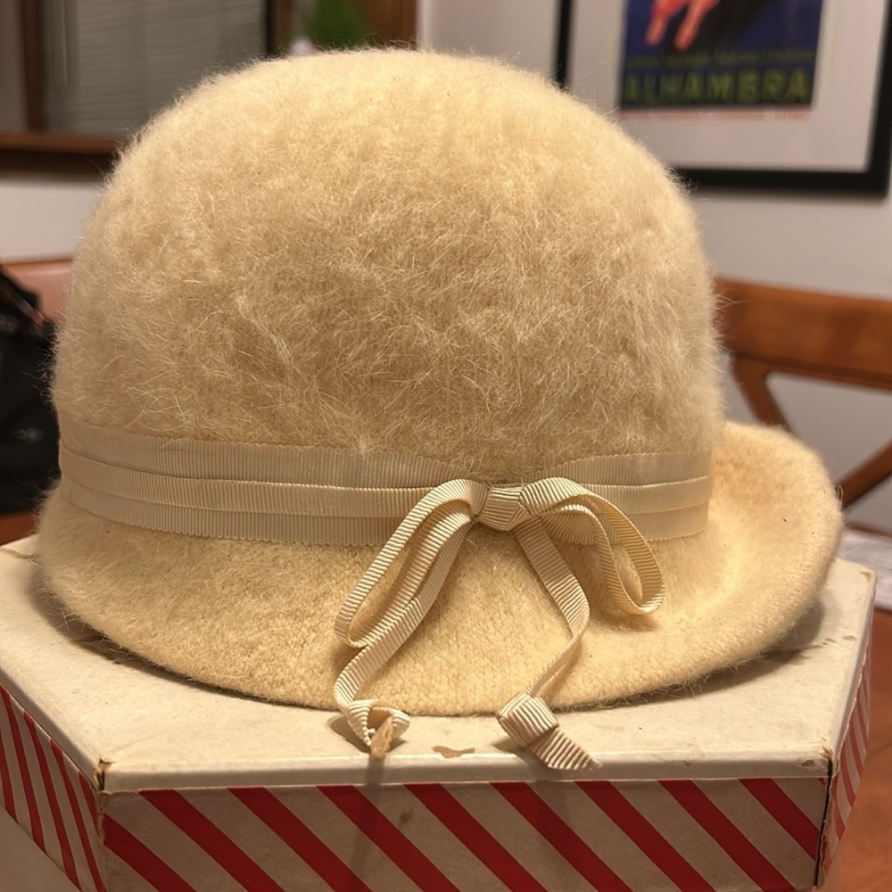 Vintage 60’s cream colored hat